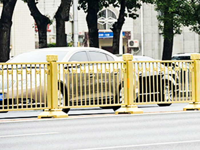 道路栏杆(图1)