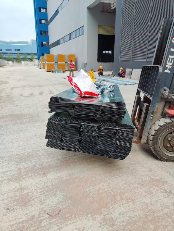 恒诚泰电气顺利完成东莞某工业区镀锌桥架交付, 助力园区基础建设(图2) 恒诚泰电气顺利完成东莞某工业区镀锌桥架交付, 助力园区基础建设(图2)